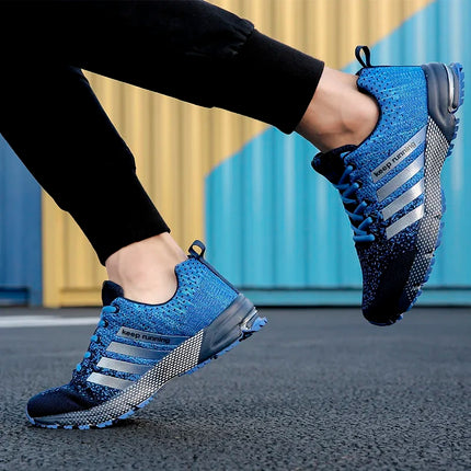 Nuevos zapatos deportivos informales transpirables con superficie de malla voladora para hombres y mujeres, zapatos planos vulcanizados para correr, talla grande 48