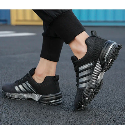 Nuevos zapatos deportivos informales transpirables con superficie de malla voladora para hombres y mujeres, zapatos planos vulcanizados para correr, talla grande 48