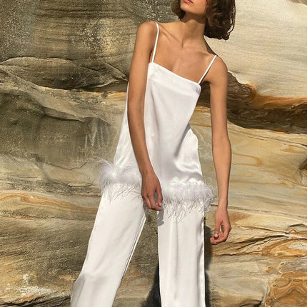 Pijamas de satén con plumas para mujer, conjuntos de ropa de dormir con pantalones, traje para casa con tirantes finos negros, trajes de pantalón blanco 2022