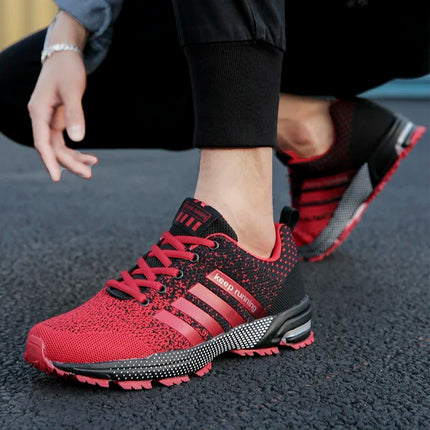 Nuevos zapatos deportivos informales transpirables con superficie de malla voladora para hombres y mujeres, zapatos planos vulcanizados para correr, talla grande 48