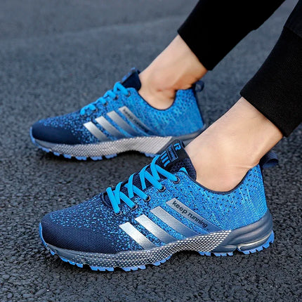 Nuevos zapatos deportivos informales transpirables con superficie de malla voladora para hombres y mujeres, zapatos planos vulcanizados para correr, talla grande 48