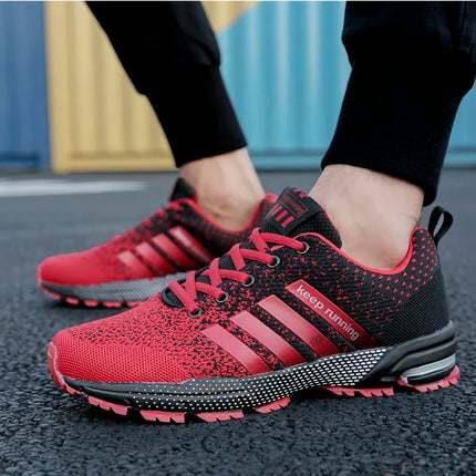 Nuevos zapatos deportivos informales transpirables con superficie de malla voladora para hombres y mujeres, zapatos planos vulcanizados para correr, talla grande 48