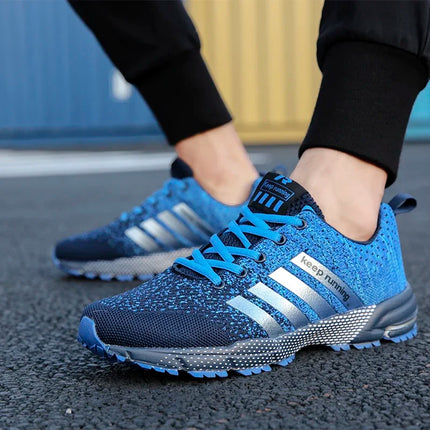 Nuevos zapatos deportivos informales transpirables con superficie de malla voladora para hombres y mujeres, zapatos planos vulcanizados para correr, talla grande 48