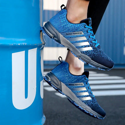 Nuevos zapatos deportivos informales transpirables con superficie de malla voladora para hombres y mujeres, zapatos planos vulcanizados para correr, talla grande 48