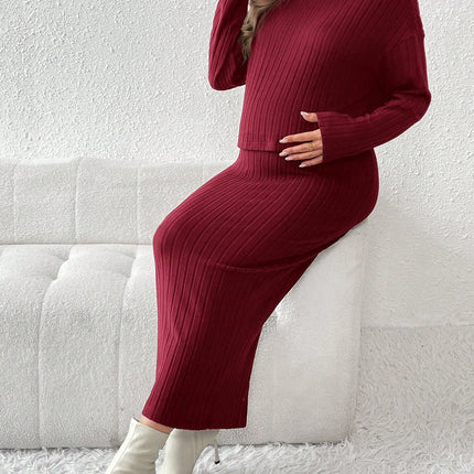 Un conjunto de dos piezas de suéter de cuello redondo de punto de color sólido y cintura alta para mujeres embarazadas