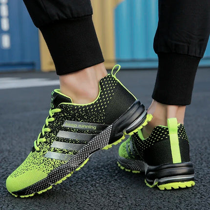 Nuevos zapatos deportivos informales transpirables con superficie de malla voladora para hombres y mujeres, zapatos planos vulcanizados para correr, talla grande 48
