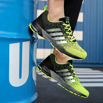 Nuevos zapatos deportivos informales transpirables con superficie de malla voladora para hombres y mujeres, zapatos planos vulcanizados para correr, talla grande 48