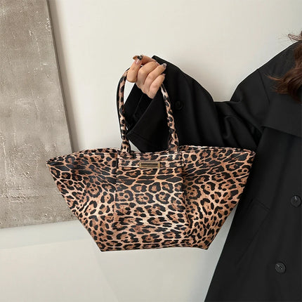 Bolso de mano con alas de leopardo para mujer, bolsa grande de hombro con axila de lujo, tendencia de gran capacidad, ocio, desplazamientos, 2025