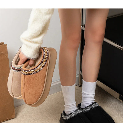 Zapatillas de invierno para mujer, Interior de felpa, antideslizantes, suela gruesa, zapatos de casa cálidos bordados a la moda para mujer