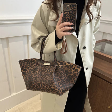 Bolso de mano con alas de leopardo para mujer, bolsa grande de hombro con axila de lujo, tendencia de gran capacidad, ocio, desplazamientos, 2025