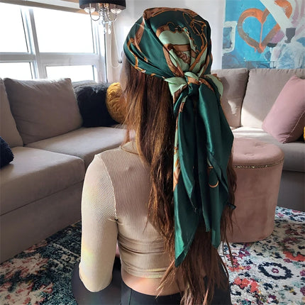 Bufanda Cuadrada de Satén para Mujer – Hijab Elegante y Accesorio Versátil 2025