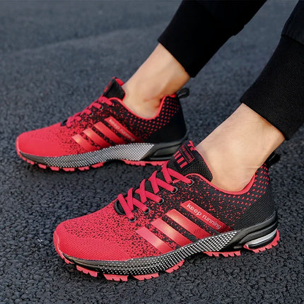 Nuevos zapatos deportivos informales transpirables con superficie de malla voladora para hombres y mujeres, zapatos planos vulcanizados para correr, talla grande 48