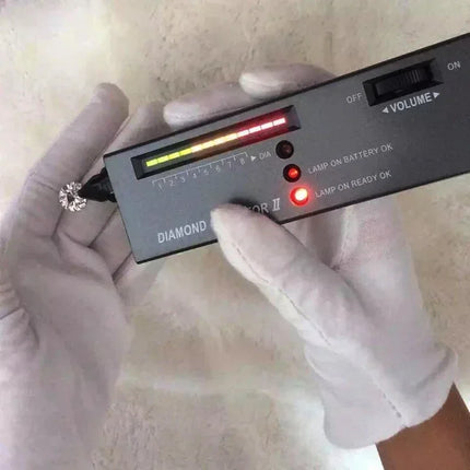 Anillo de Oro de Lujo 18K con Diamante Moissanita – Diseño de Seis Garras para Mujer